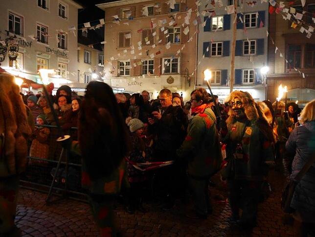 Bild 19: Bilderstory: Eröffnung des VSAN Narrentreffen in Bad Säckingen mit Brauchtumsabend auf dem Münsterplatz