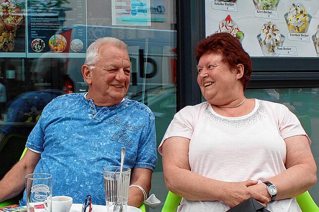 Hans und Petra Kappertz verbringen seit 30 Jahren ihren Urlaub in Markdorf. Vor Ort spontan einen Termin für einen Corona-Test zu ...