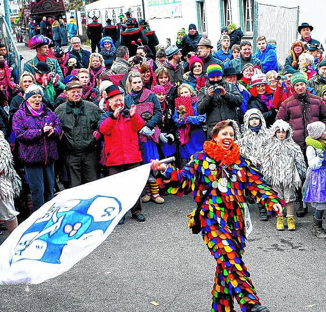 Archivfoto: Fastnacht 2016 in Dingelsdorf, Ariane Biesinger vorne mit dabei.