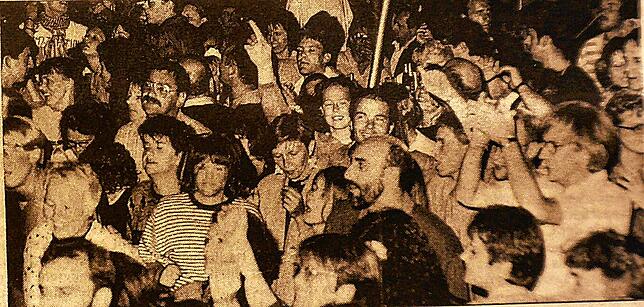 Fans bei einem Konzert der Spätzünder in Gurtweil Anfang der 1990er Jahre.