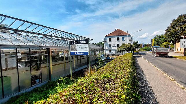Das Glashaus als Musik- und Party-Destination ist in der Nähe des Bahnhofs gelegen.