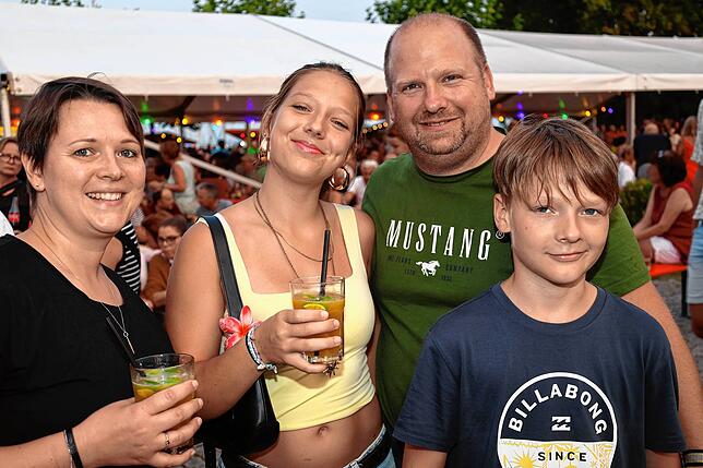 Bild 28: Zahlreiche Besucher lockt das Staader Hafenfest 2025 ans Bodenseeufer