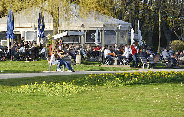 Der Biergarten der Seebar in Radolfzell.
