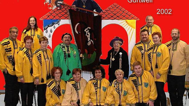 Das ist der letzte Narrenrat Gurtweil aus dem Jahre 2002 mit dem damaligen Narrenpräsidenten Pauli (Gerhard Hentzel mit grüner Kutte) ...