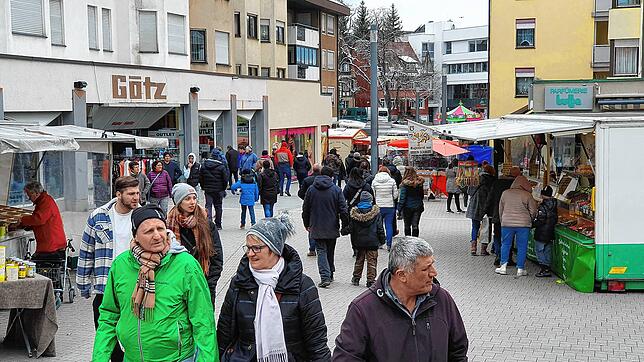 Am 3. April nutzen viele Besucher der Schwenninger Innenstadt die Gelegenheit, sonntags einkaufen zu können. Der nächste Verkaufsoffene ...