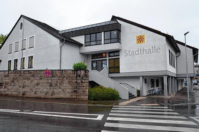 Keine neuen Großprojekte lautet nun die Maßgabe des Stadtkämmerers. Damit gibt es auch bei der Stadthalle keinen Ausblick auf eine ...