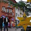 Im Vorweihnachtsgeschäft spürt der Einzelhandel die Folgen der coronabedingten Gastronomieschließung. In der Fußgängerzone von Tiengen ...