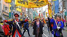 Für Wolfgang Lechler (Mitte) ist die Fasnet 2022 die letzte Saison als Narrenmutter und Vorsitzender der Überlinger Narrenzunft. Er ...