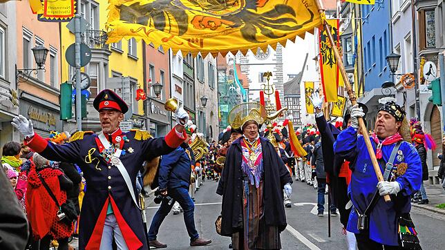 Für Wolfgang Lechler (Mitte) ist die Fasnet 2022 die letzte Saison als Narrenmutter und Vorsitzender der Überlinger Narrenzunft. Er ...