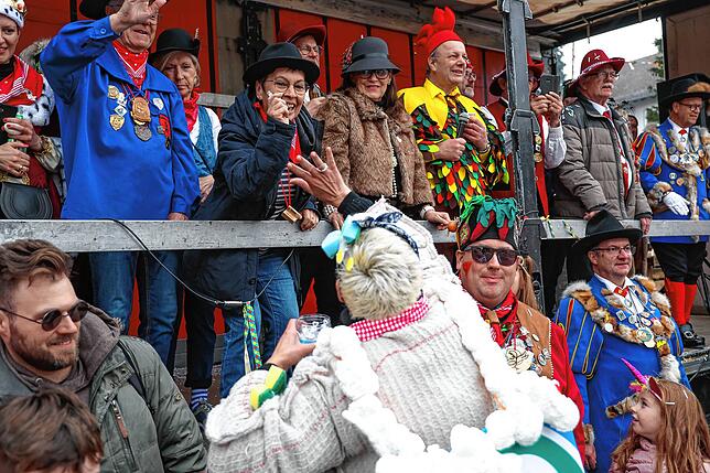 Bild 18: Fastnacht auf dem Schienerberg: Tausende feiern den Höriumzug mit kreativen Mottos