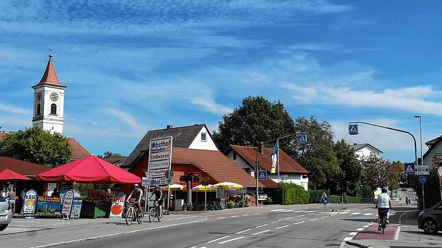 Mehr Radfahrer als Autos: Die Ortsdurchfahrt von Fischbach ist seit Eröffnung der neuen B 31 zwischen Friedrichshafen und Immenstaad ...