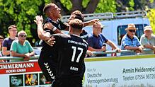 Jaaaaaaaaaa! Die Spieler des SC Konstanz-Wollmatingen feierten im Duell um Platz zwei beim FC Öhningen-Gaienhofen am vergangenen ...