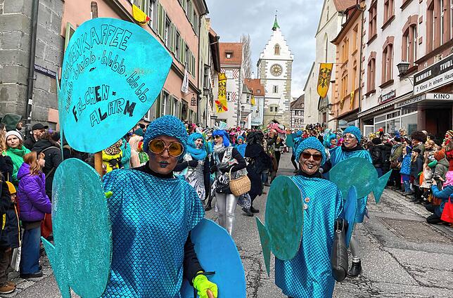 Bild 15: Tolle Stimmung beim Sonntagsumzug der Überlinger Narrenzunft &ndash; Teil 1