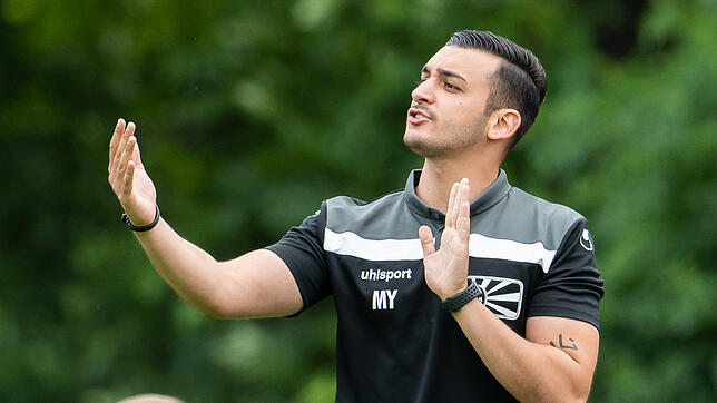Komfortable Situation: FC 08 Villingens Trainer Marcel Yahyaijan hat beim Südbaden-Derby gegen den Freiburger FC das gesamte spielende ...