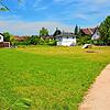 Blick auf die Wiese hinter der Freien Waldorfschule. Die Schule will das Gebiet als Erweiterungsfläche nutzen.
