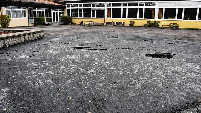 Die Gemeinde reagiert schnell: Nach unserer Berichterstattung über den Ärger mit dem mit Schlaglöchern übersäten Schulhof in Fischbach ...