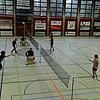 Die Roßbergsporthalle war am Samstag Austragungsort für das Jedermannturnier der Badmintonabteilung des Turnvereins. 30 Erwachsene und ...