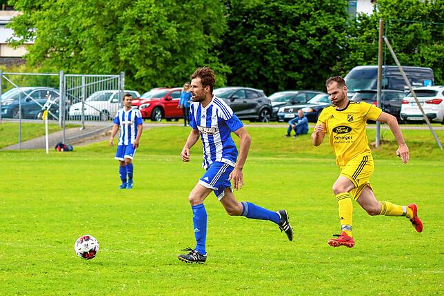 Bild 8: SV Karsau verteidigt die Tabellenspitze durch ein 2:0 beim SV Schwörstadt &ndash; und wir haben Bilder!