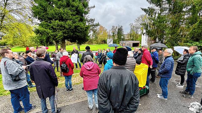 Vor allem Anlieger nutzten das Gottmadinger Dorfgespräch, um sich von Bürgermeister Michael Klinger über das geplante Flüchtlingshaus in ...