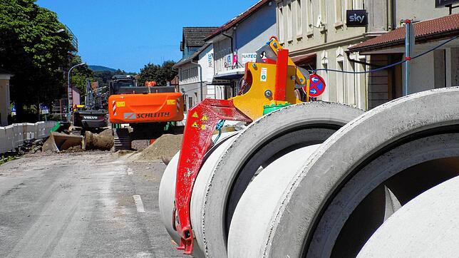 Die Kanalarbeiten in der Ortsdurchfahrt Murg begannen nach Ostern beim Weltlädeli und sind inzwischen Einmündung Bürgerplatz angekommen, ...