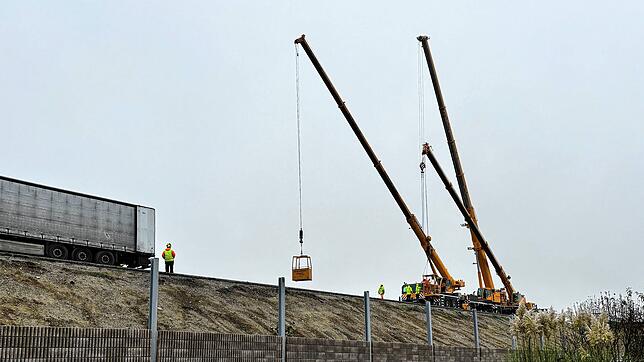 Die Lärmschutzwand bei Allensbach soll Anwohner vor Lärm und Schutz von der B33-Baustelle schützen. Sie ist nur ein temporäres Bauwerk ...