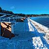 Auf den Stahlgerüsten werden jetzt die eigentlichen Solar-Module montiert.