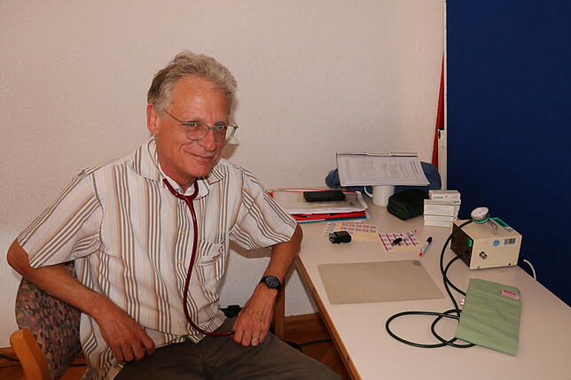 Jürgen Heckmann ist einer der beiden Ärzte der Blutspendenaktion.