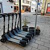 E-Scooter wie hier in Villingen sieht man immer häufiger auf den Straßen. Doch nicht jeder fährt verantwortungsbewusst. Unser Bild wurde ...