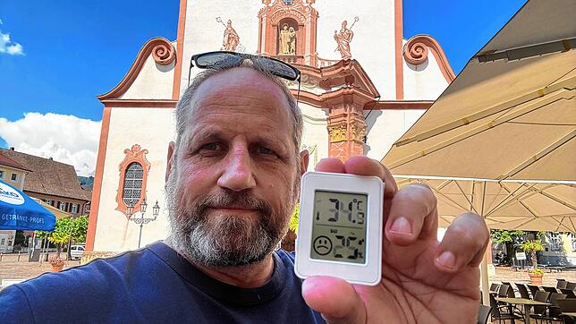 Knapp 35 Grad Celsius waren es am Mittwochnachmittag um kurz nach 16 Uhr auf dem Bad Säckinger Münsterplatz.