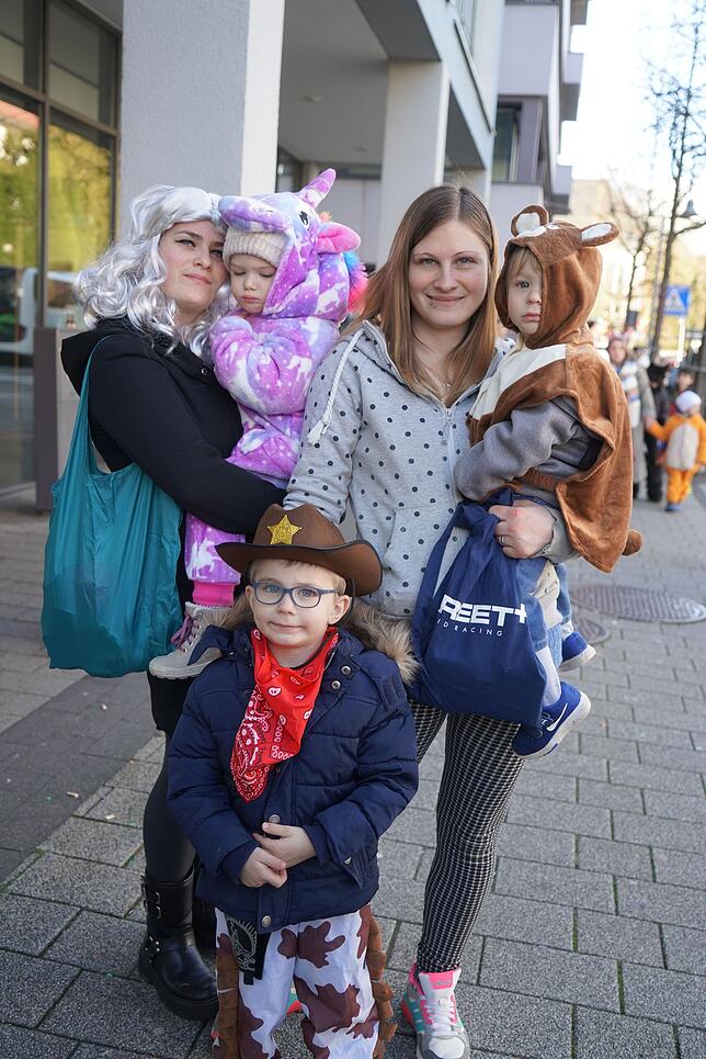 Bild 28: So ausgelassen feiern Kinder beim Narro-Zunft-Umzug in Waldshut – Die schönsten Fotos!