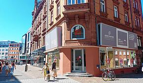 Nun steht es fest: In die Räume des markanten Hauses an der Rosgartenstraße 34 zieht für drei Monate ein Kunstsupermarkt.