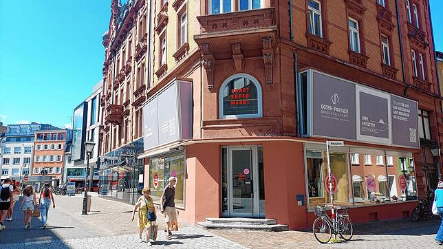 Nun steht es fest: In die Räume des markanten Hauses an der Rosgartenstraße 34 zieht für drei Monate ein Kunstsupermarkt.