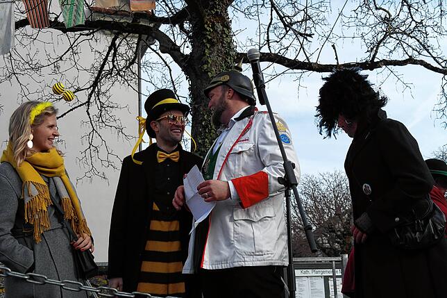 Narrenbaumstellen der Katzenzunft Kippenhausen. Bild: Claudia Wörner