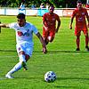 Glücklicher Ausgleich: Erzingens Angelo Armenio hatte beim Strafstoß zum 1:1 noch Glück, dass Torwart Leo Weissenberger vom SV Jestetten ...