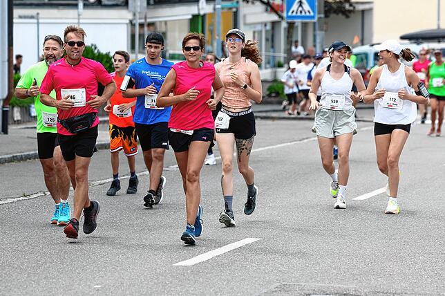 Bild 16: Stadtlauf durch die Donaueschinger Innenstadt kommt gut an