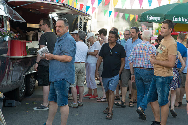Leckeres Essen von mehreren Kontinenten zog viele Besucher zum Street Food Markt nach Immenstaad.