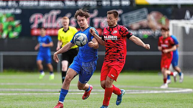 Zweimal traf Tizian Weh (links) beim 5:1-Erfolg des 1. FC Rielasingen-Arlen II gegen den FV Walbertsweiler-Rengetsweiler (Nico Marquart).