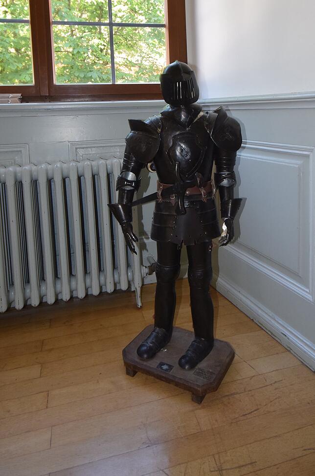 Dieser Ritter ist mit dem Verein Eos Erlebnispädagogik neu ins Schloss eingezogen.