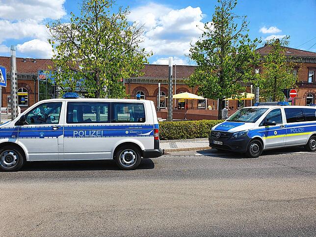 5. August, Villinger Bahnhof: Das verwaiste Gepäckstück löst einen Großeinsatz aus.