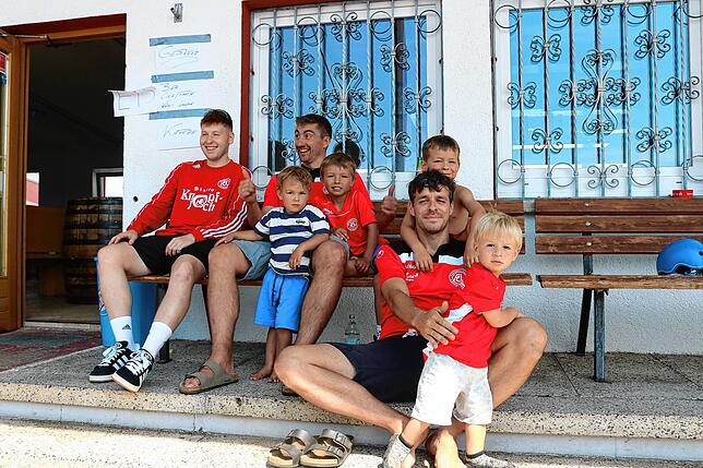 Bild 2: Beim FC Löffingen wird ordentlich gefeiert: Die besten Bilder der Party