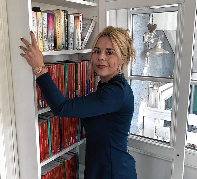 Autorin Eva-Maria Bast ist der nächste Gast in der Reihe Schmöker und Schmaus. Sie präsentiert dabei ihr Buch „Die Queen“.