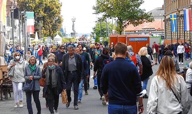 Gut besucht war die Konstanzer Innenstadt – hier die Marktstätte – beim verkaufsoffenen Sonntag.