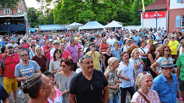 Das Programm ist vielversprechend und der Rathausplatz hoffentlich jeden Tag so voll wie hier bei der Sommersinnfonie 2022.