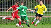 Ausgetanzt: Jens Murawski (Nr. 5) kommt zu spät, Torwart Christoph Düster ist machtlos. Tim Siegin nutzt die Chance und besiegelt mit ...