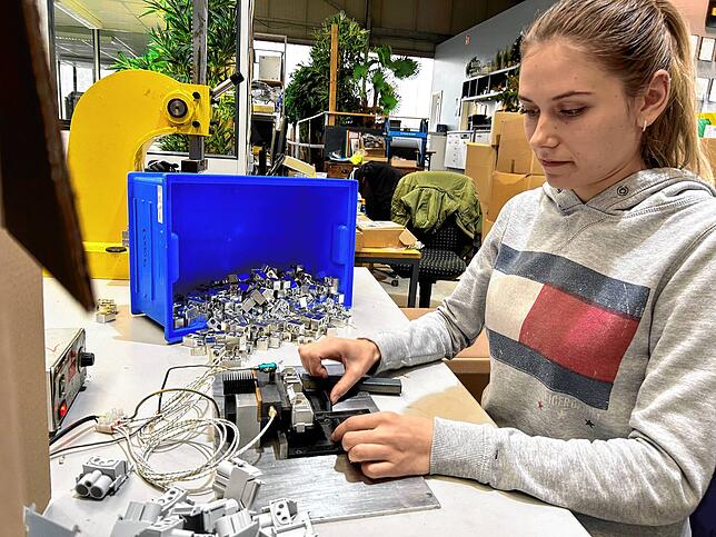 Schon drei Wochen nach ihrer Ankunft in Deutschland hat Natalija Balynets bei der Firma KHP eine Arbeit gefunden. Ein Glücksfall für ...