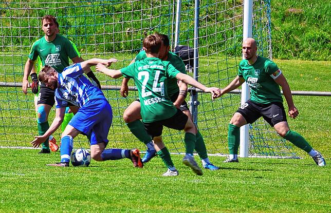 Bild 8: Der FC Kappel gewinnt mit 4:2 bei den Sportfreunden Schönenbach. Wir waren mit der Kamera dabei!