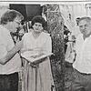 So berichtete der SÜDKURIER am 12.&nbsp;August 1995. Auf dem Bild gratuliert Bürgermeister Rudolf Landwehr dem Pächterehepaar Hannelore ...