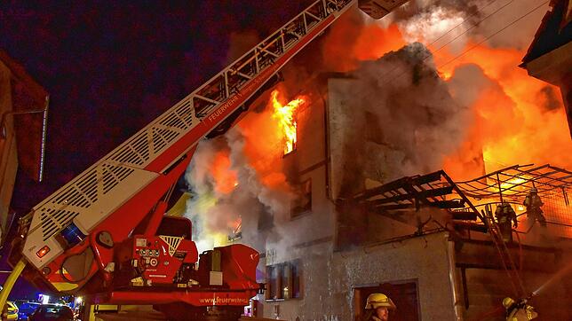 Nach dem Großbrand am Freitag in VS-Schwenningen laufen nun die Hilfsaktionen für die Betroffenen an.