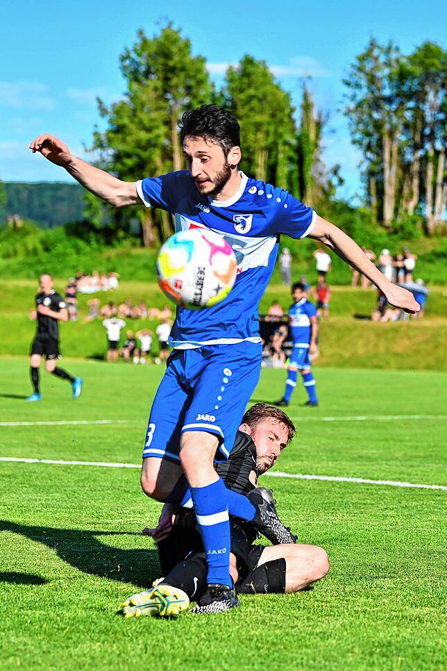 Bild 5: FC Erzingen steigt nach 3:2 gegen FC Emmendingen in die Landesliga auf &ndash; wir haben Bilder!