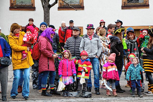 Bild 31: Bilder der Fasneteröffnung mit Schlüsselübergabe am Rathaus